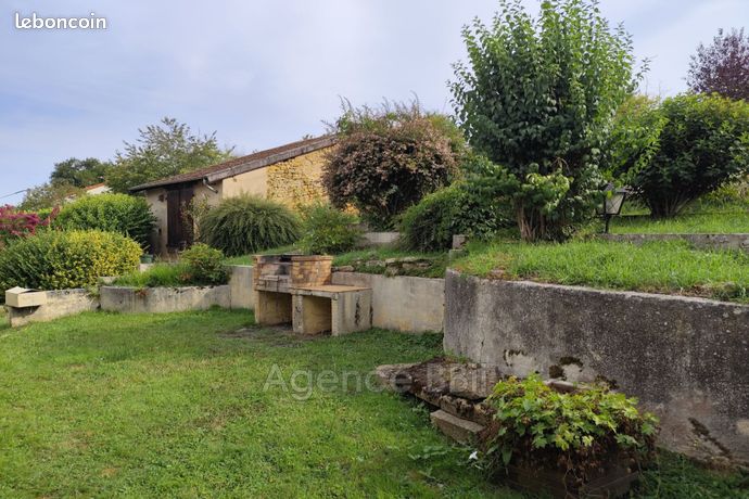 Casa de 3 dormitorios en Saint-Denis-de-Cabanne, France No. 307502