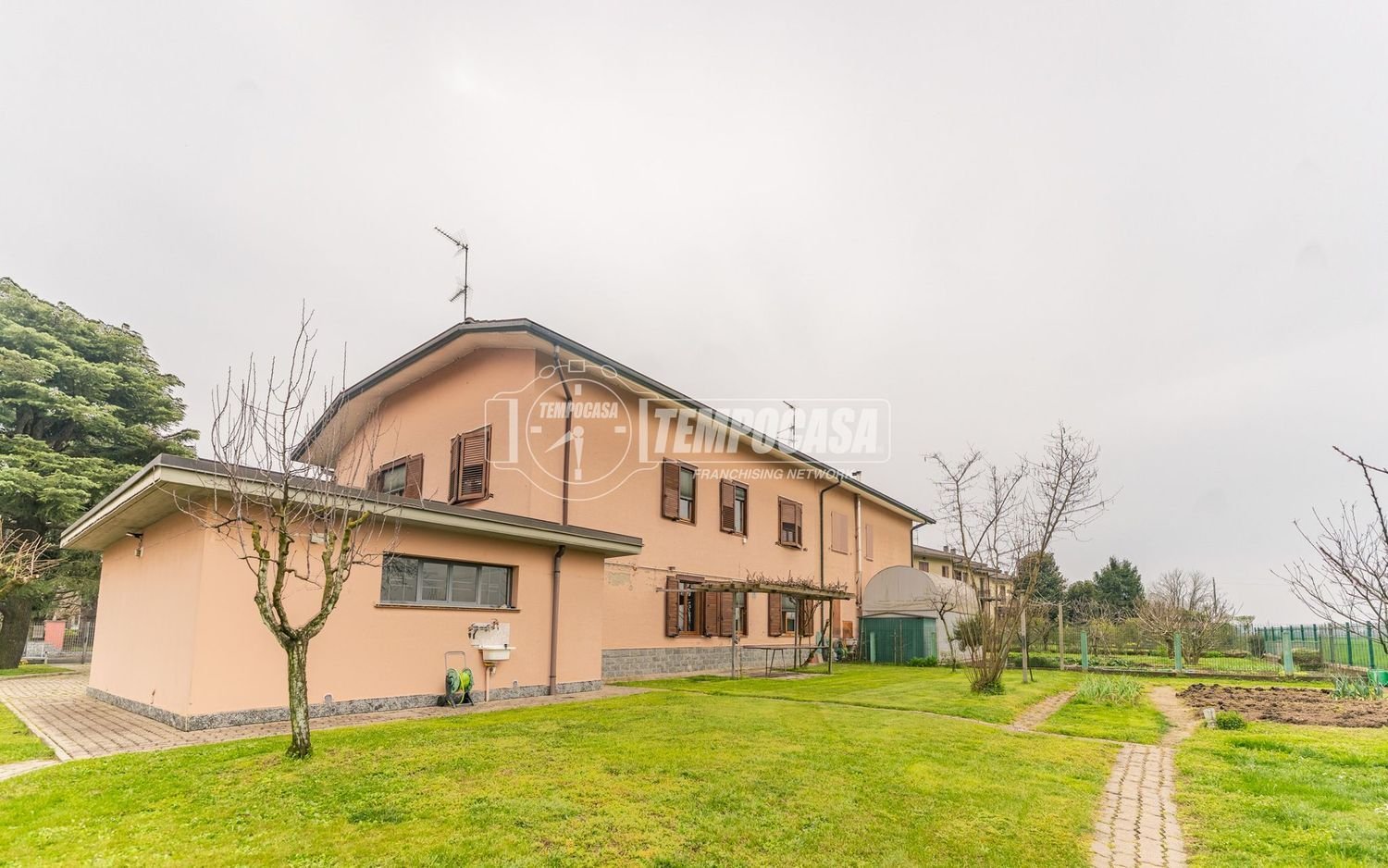 7-Zimmer Villa in Cisliano, Italy, Nr. 4981