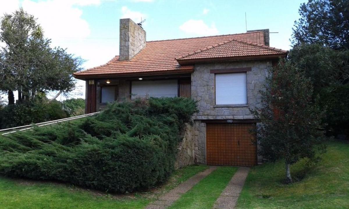 3 bedrooms House in Mar del Plata, Argentina No. 102118