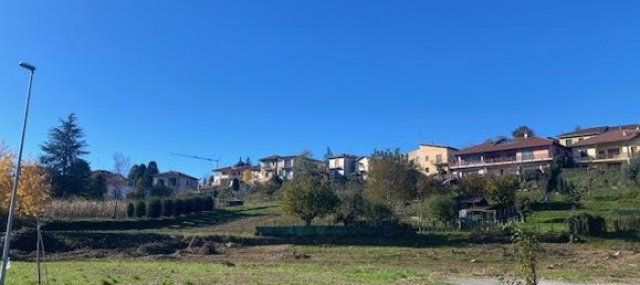 2-salle Appartement à Anzano del Parco, Italy No. 15288 14