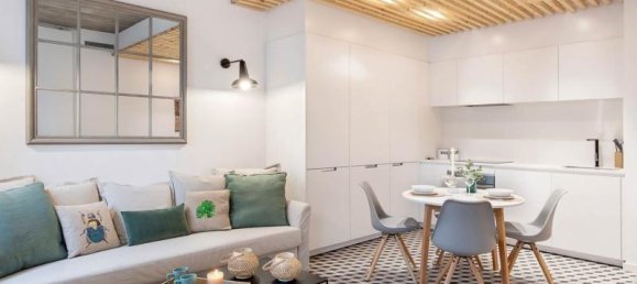 2-salle Appartement à Anzano del Parco, Italy No. 15288 3