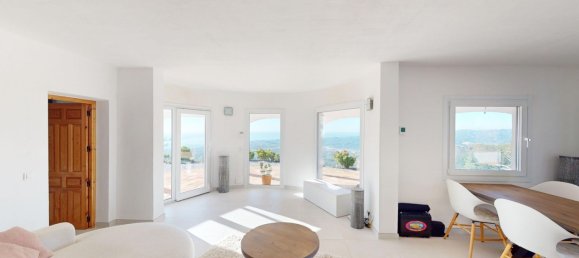 3 bedrooms Villa in Arenas, Spain No. 131056 17