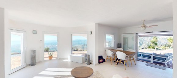 3 bedrooms Villa in Arenas, Spain No. 131056 10