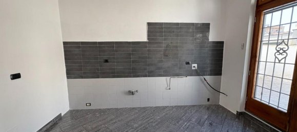 6 rooms Apartment in Empoli, Italy No. 38042 4