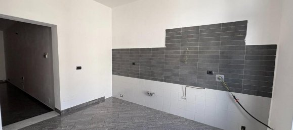 6 rooms Apartment in Empoli, Italy No. 38042 3
