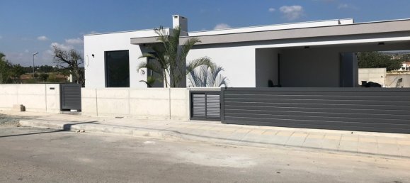 4 bedrooms Villa in Kato Polemidia, Cyprus No. 638 7