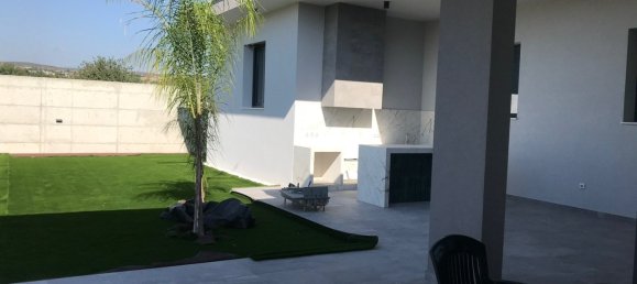 4 bedrooms Villa in Kato Polemidia, Cyprus No. 638 3