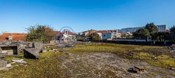 360m² Building in Porto, Portugal No. 41112 21