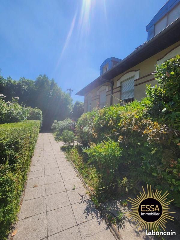 Studio in Viroflay, France No. 328791