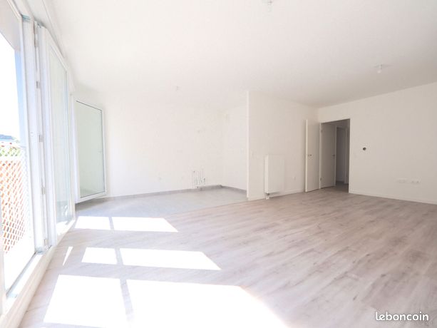 2 chambres Appartement à Romainville, France No. 359277