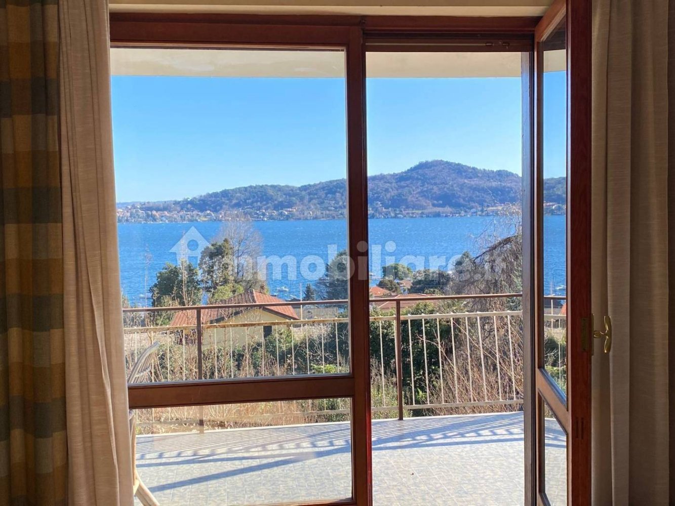 Villa de 3 dormitorios en Meina, Italy No. 77596