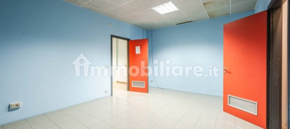 2 rooms Commercial property in Reggio Emilia, Italy No. 164054 3