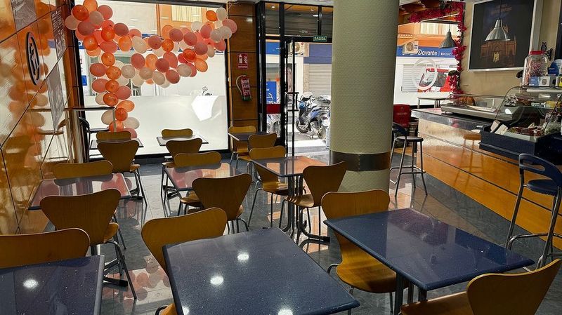 Propiedad comercial de 3 dormitorios en Málaga, Spain No. 220835