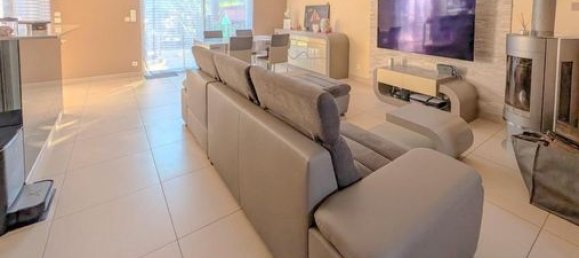 Casa de 3 dormitorios en Pessac, France No. 283399 2