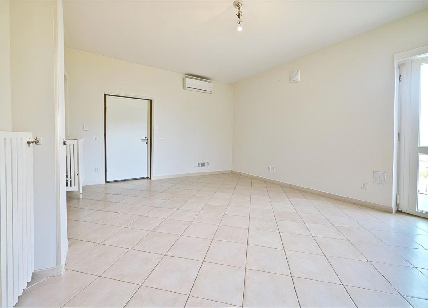 4غرفة شقة في Diano d'Alba, Italy رقم 198627