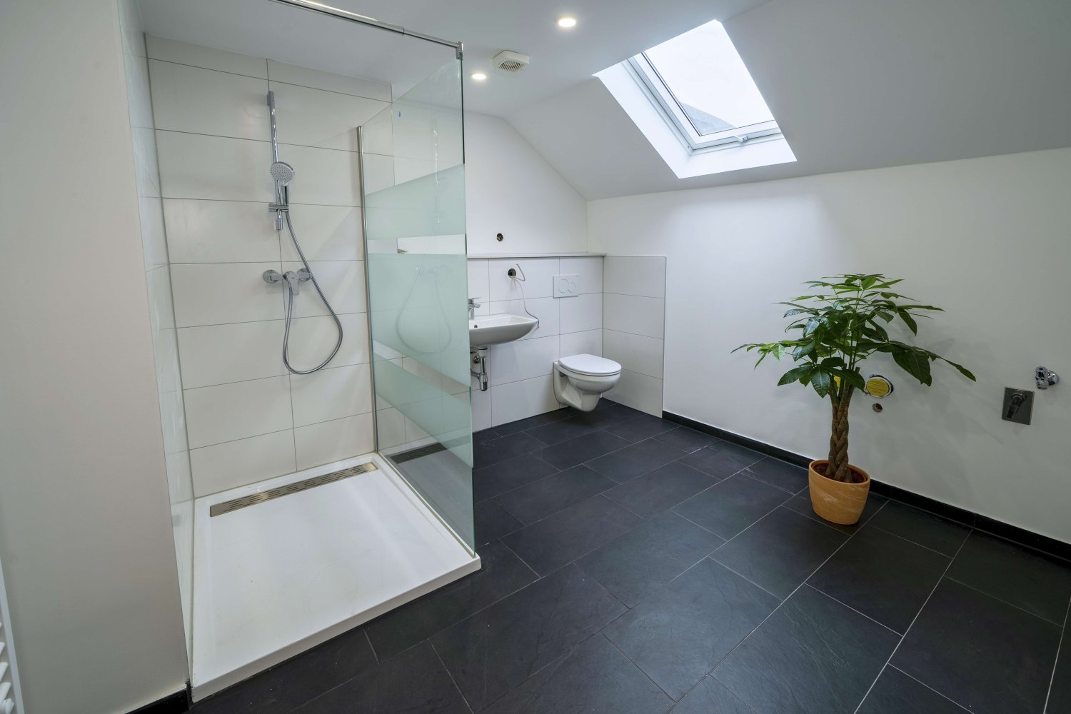 150m² Commercial property in Frankfurt am Main, Germany No. 289768