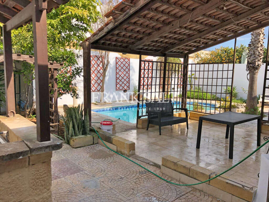 4 bedrooms Villa in Bahar ic-Caghaq, Malta No. 9382