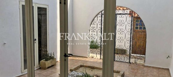 4 bedrooms Villa in Bahar ic-Caghaq, Malta No. 9382 16