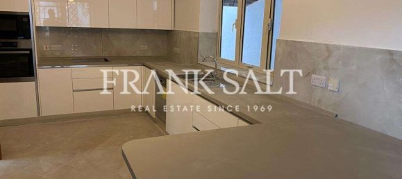 4 bedrooms Villa in Bahar ic-Caghaq, Malta No. 9382 21