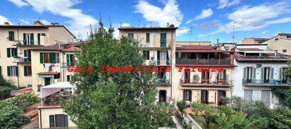 2 rooms Apartment in Florence, Italy No. 181812 2