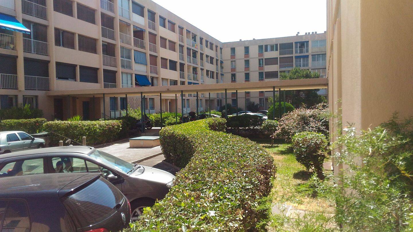 2 bedrooms Apartment in Marseille, France No. 325788