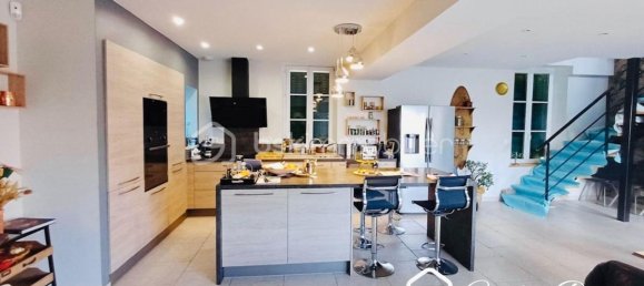 Дом с 5 спальнями в Санс, Франция № 207483 5