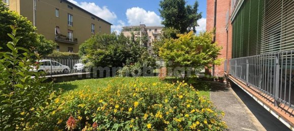 2 bedrooms Apartment in Brescia, Italy No. 287850 2