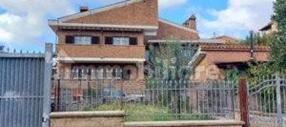 5 bedrooms Apartment in Rome, Italy No. 290014 12