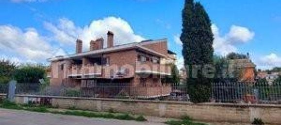 5 bedrooms Apartment in Rome, Italy No. 290014 2