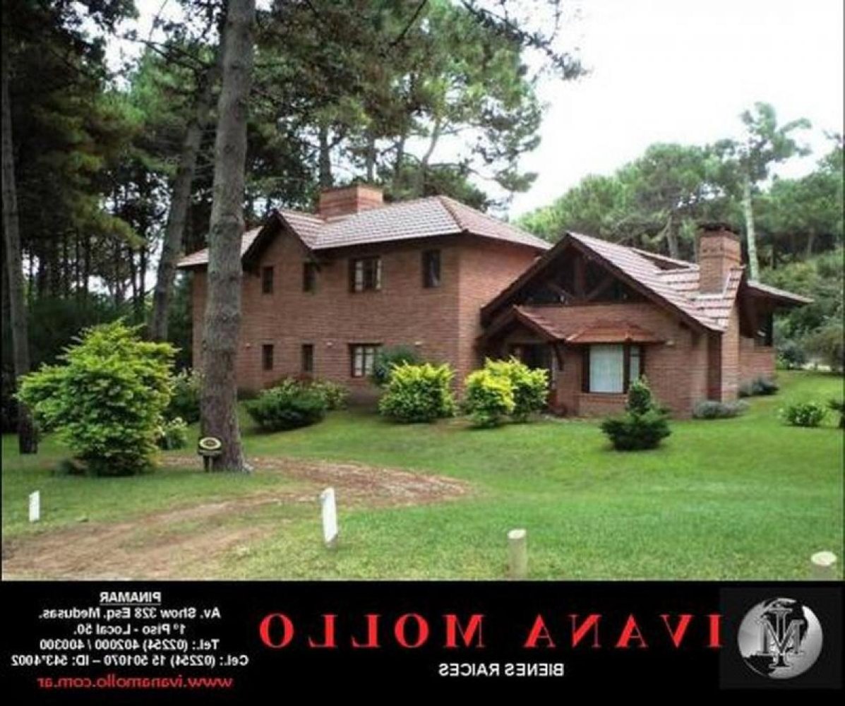 3 bedrooms House in Mar del Plata, Argentina No. 97106