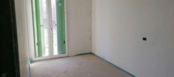 3 rooms Apartment in Malnate, Italy No. 111541 9