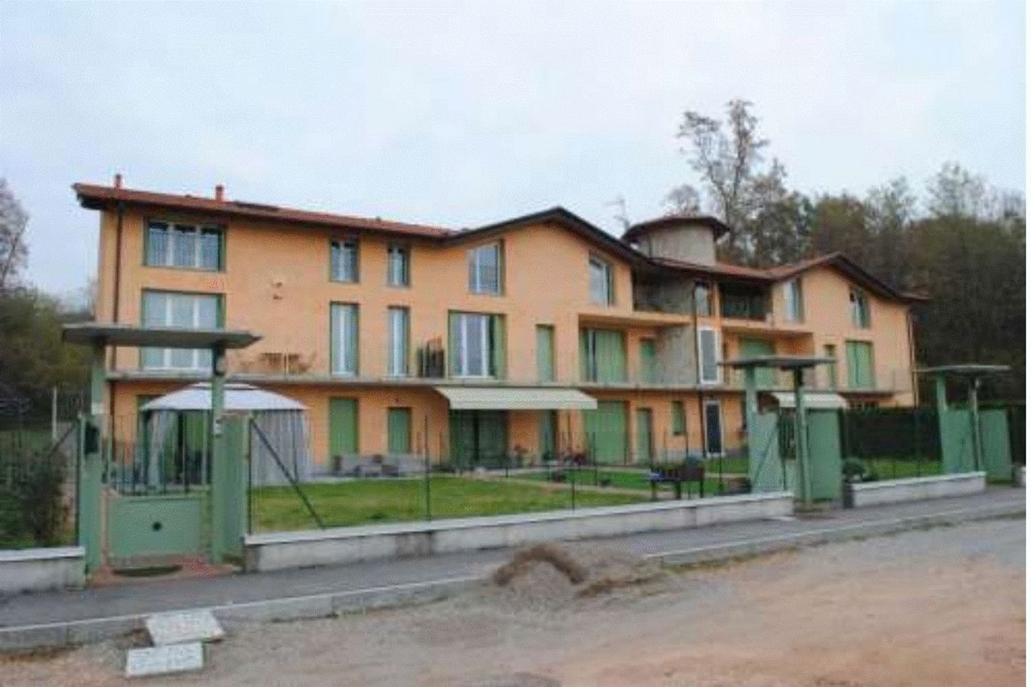 3 rooms Apartment in Malnate, Italy No. 111541