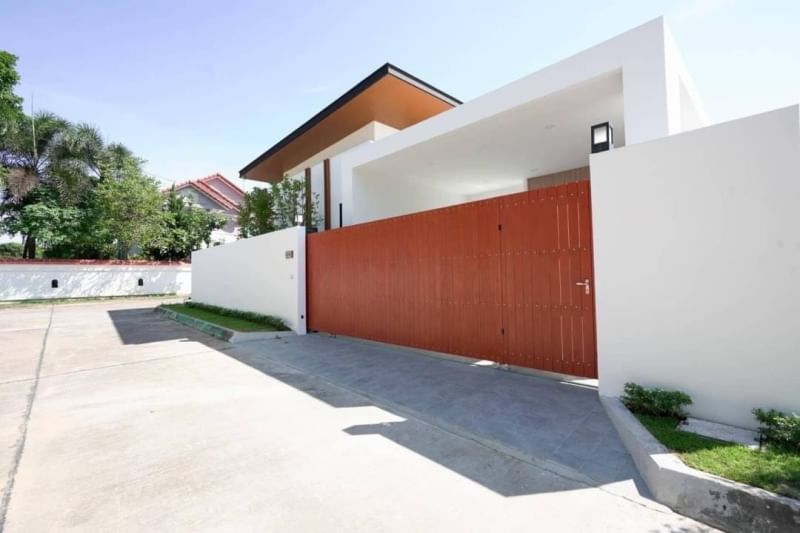 3 bedrooms Villa in Pattaya, Thailand No. 19222