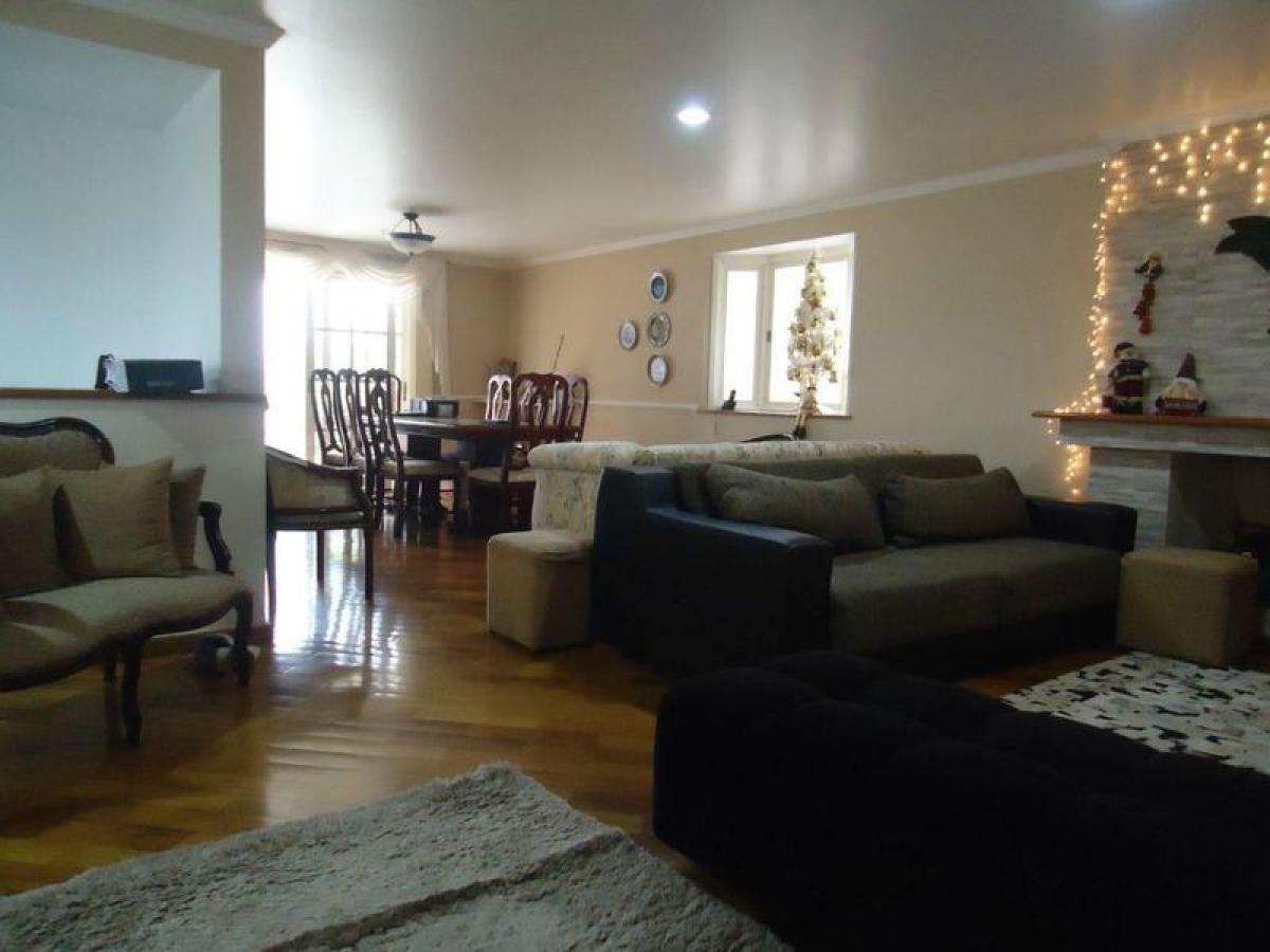 Casa de 4 dormitorios en Sao Paulo, Brazil No. 572982