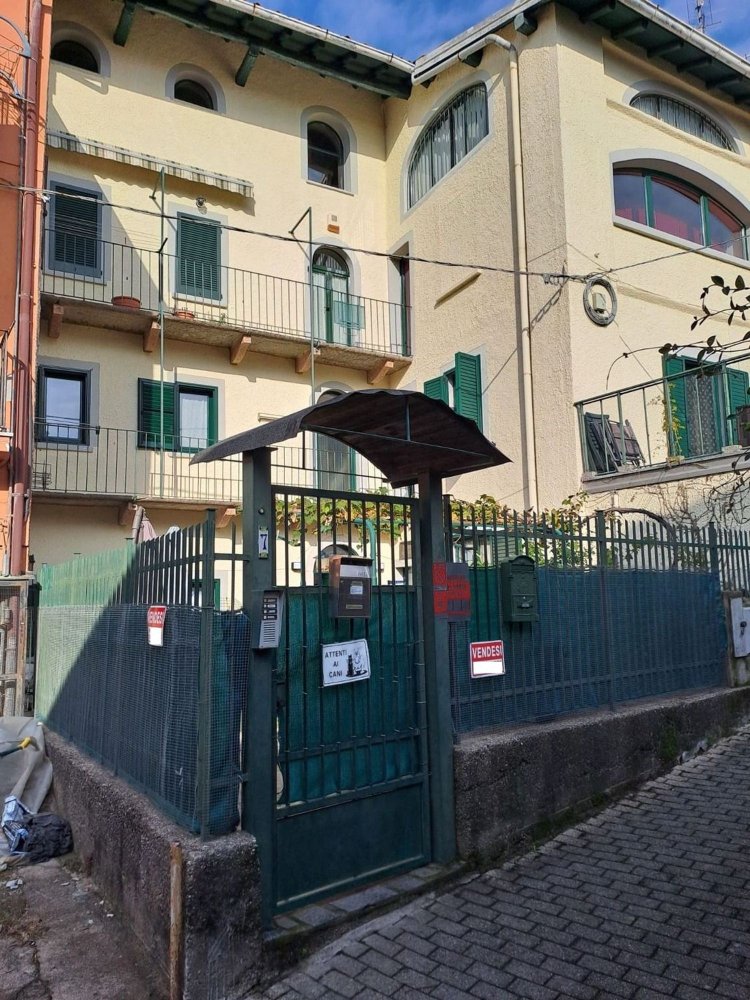 5 rooms Apartment in Bisuschio, Italy No. 47020