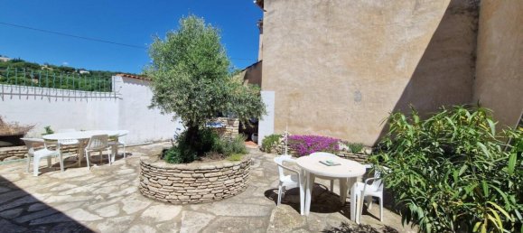 2 bedrooms House in Apt, France No. 355642 2