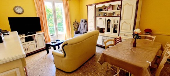 2 bedrooms House in Apt, France No. 355642 4