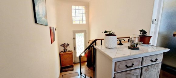 2 bedrooms House in Apt, France No. 355642 3