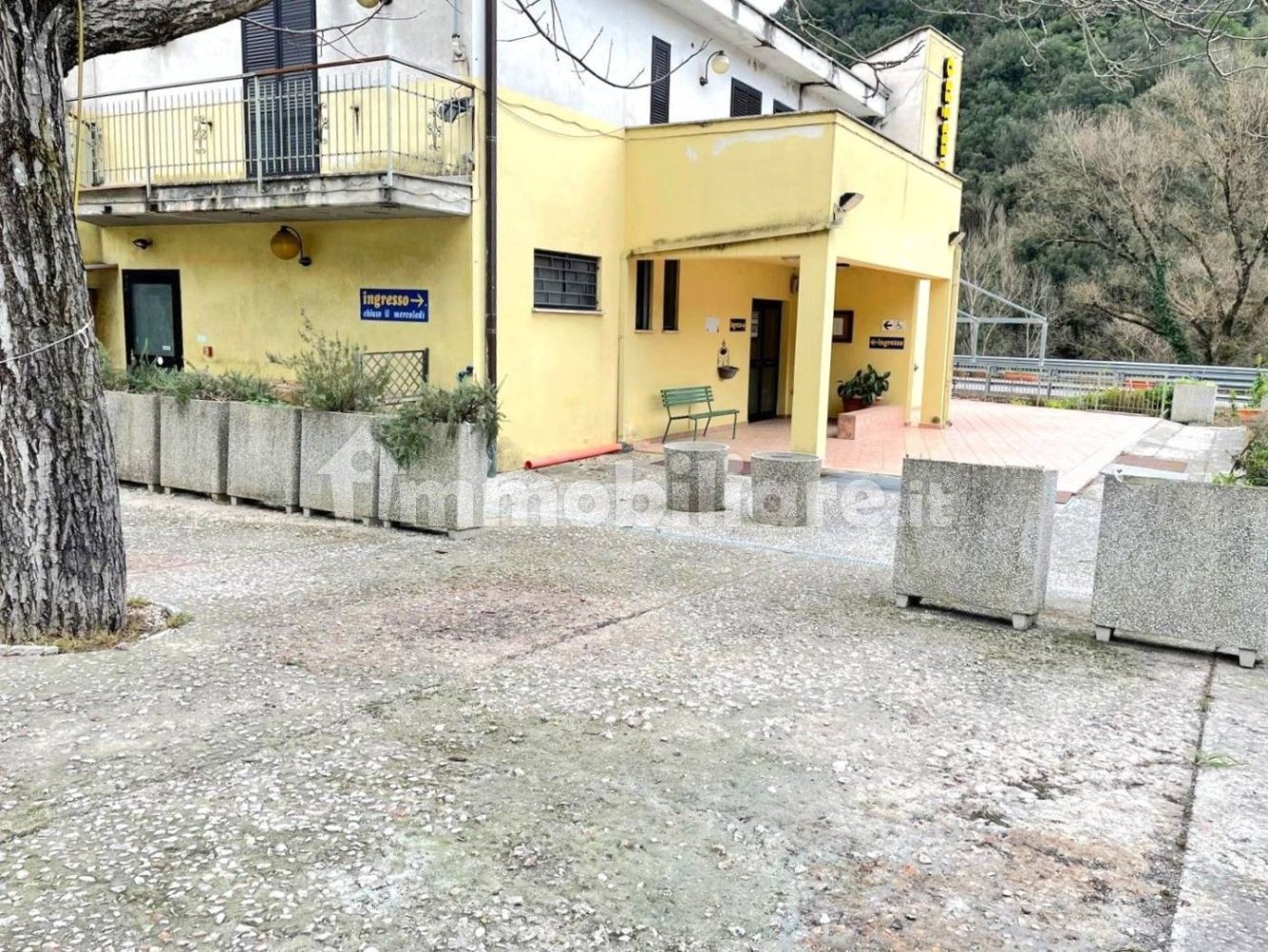 5 rooms Commercial property in Spoleto, Italy No. 287391