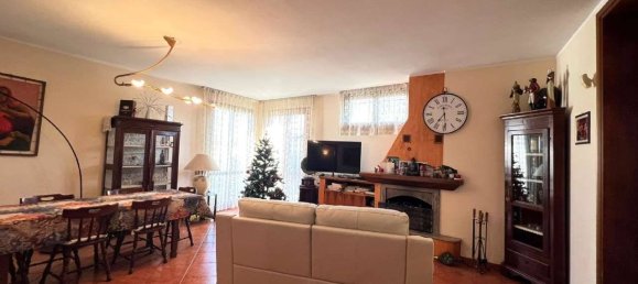 Dúplex de 3 dormitorios en Albinea, Italy No. 92743 2