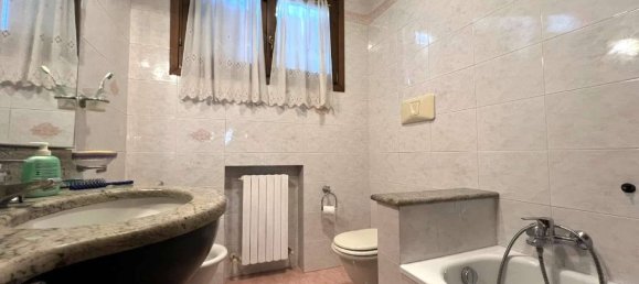 Dúplex de 3 dormitorios en Albinea, Italy No. 92743 10