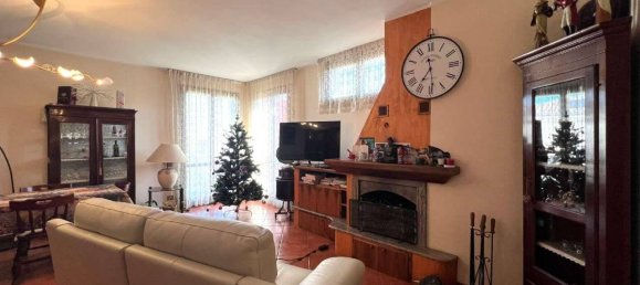 Dúplex de 3 dormitorios en Albinea, Italy No. 92743 3