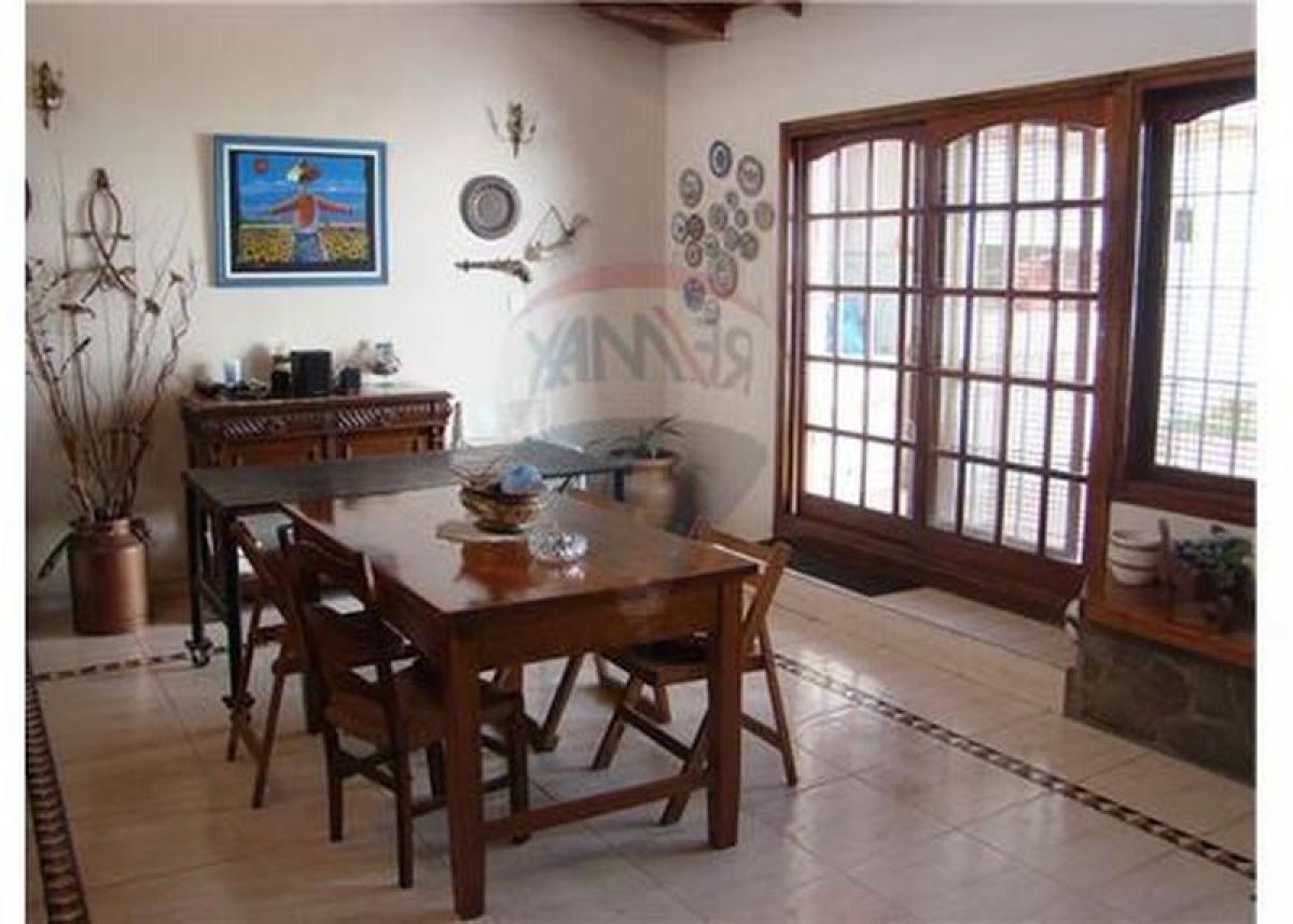 4 bedrooms House in Buenos Aires, Argentina No. 99184