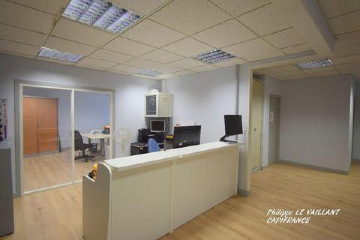 Büro in Lorient, France 195m², Nr. 17870
