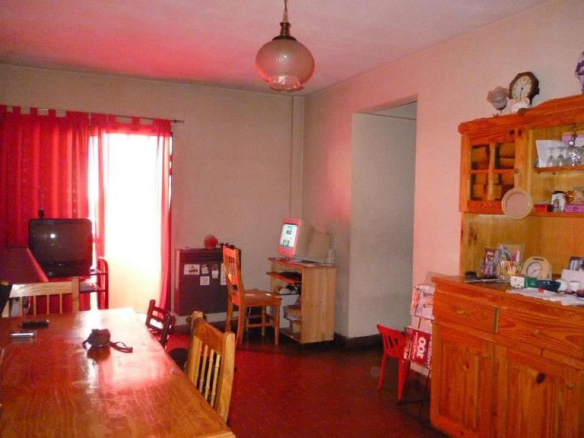 Apartamento de 3 dormitorios en Tres de Febrero, Argentina No. 8140