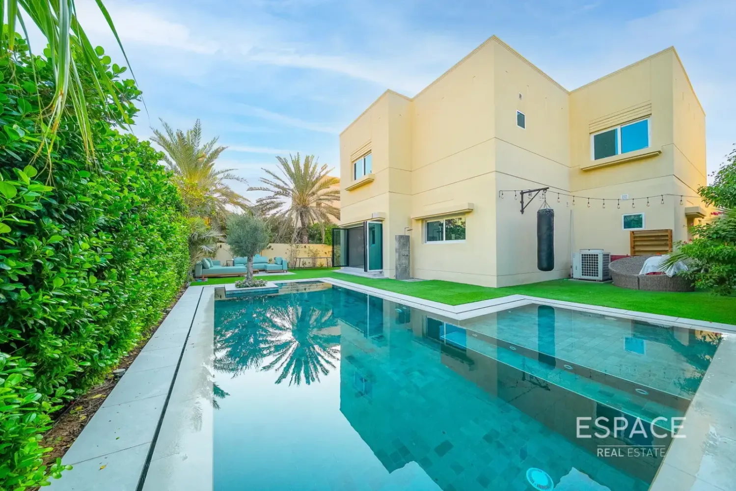 4 bedrooms Villa for rent in Meadows, Dubai, UAE № 209386