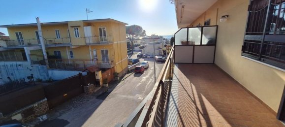Apartamento de 4 dormitorios en San Sebastiano al Vesuvio, Italy No. 327736 4