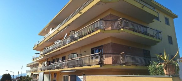 Apartamento de 4 dormitorios en San Sebastiano al Vesuvio, Italy No. 327736 5