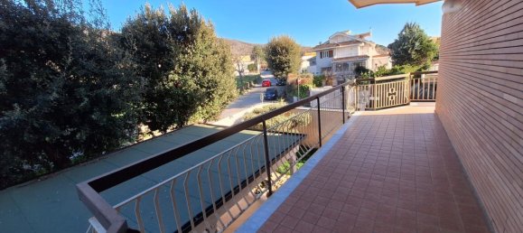 Apartamento de 4 dormitorios en San Sebastiano al Vesuvio, Italy No. 327736 3