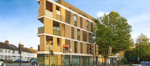 2 bedrooms Apartment in London, United Kingdom No. 11603 3